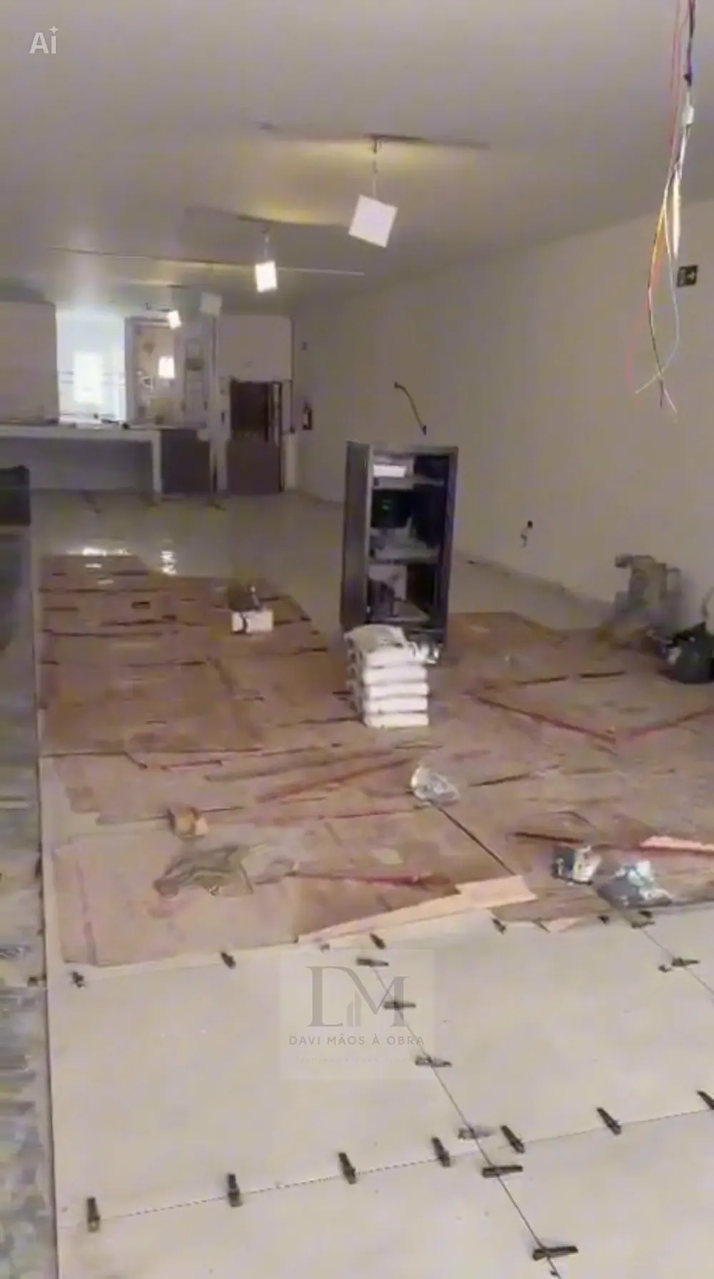 Salão da loja durante a obra